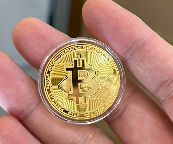 Moneda Bitcoin Dorado 3