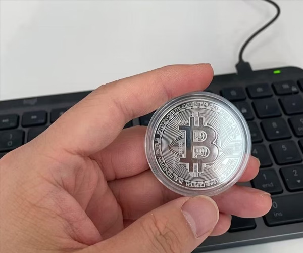 Moneda Bitcoin Plateado 2