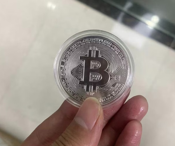 Moneda Bitcoin Plateado 3