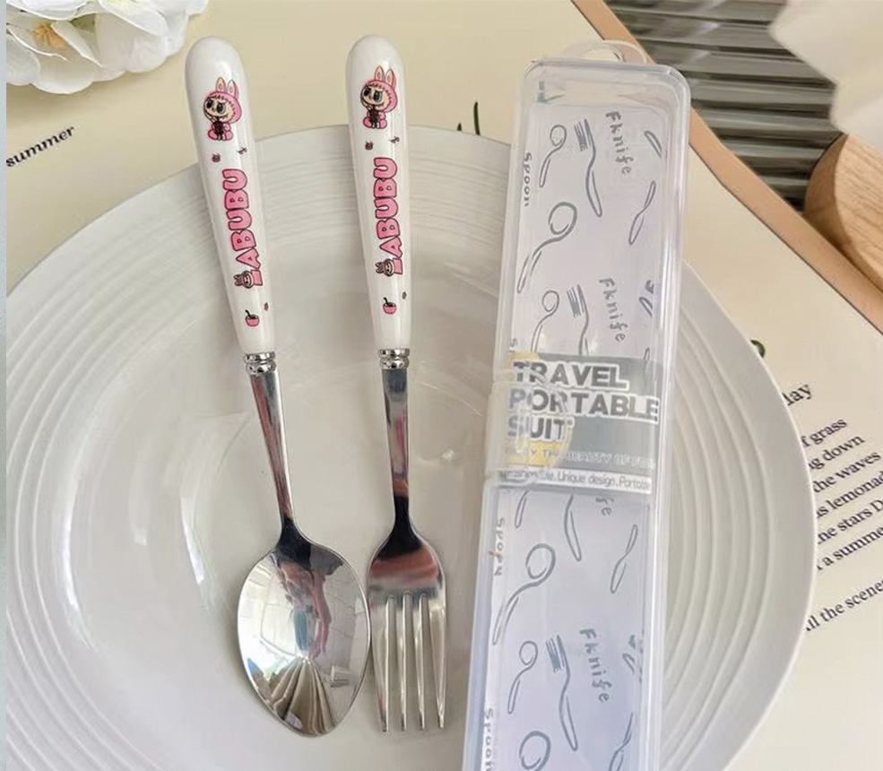 Cubierto Labubu Texto Rosado 1