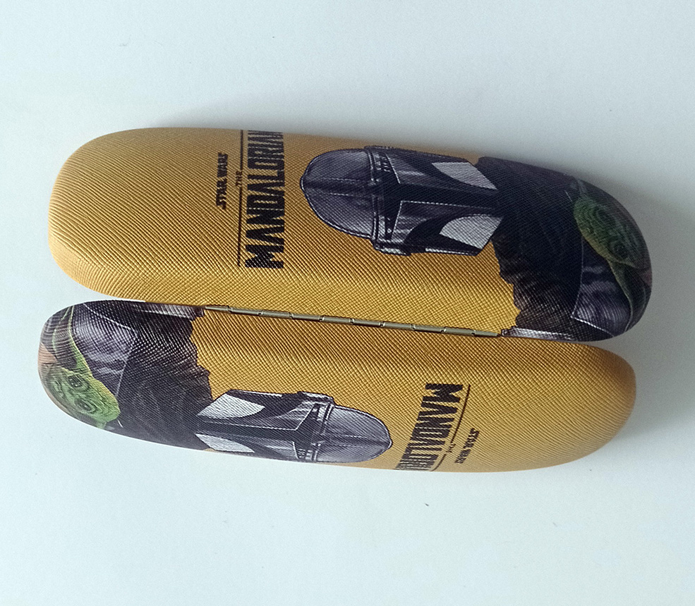 Estuche de Lentes Mandalorian Color Amarillo 2