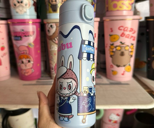 Termo Labubu 420ml Celeste 2