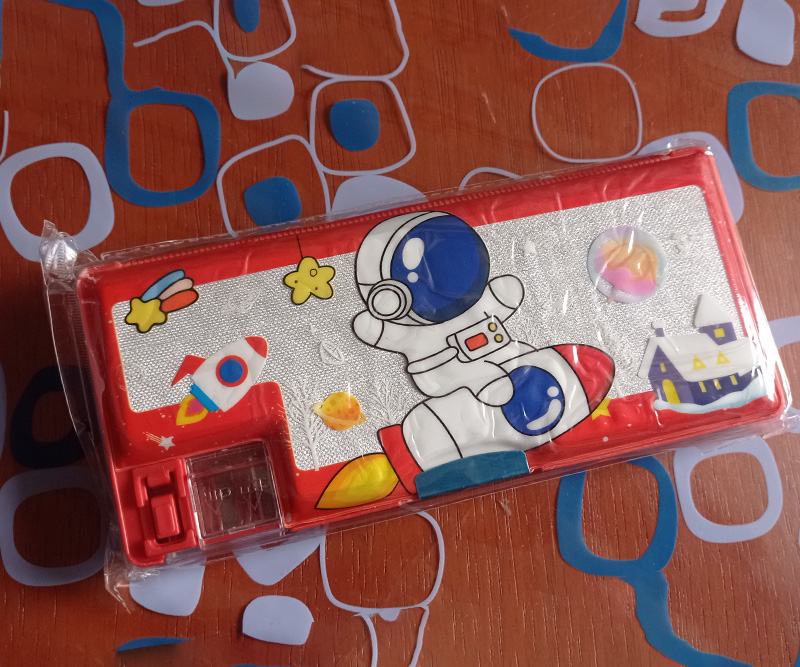 Cartuchera Imantada Doble con tajador Astronauta