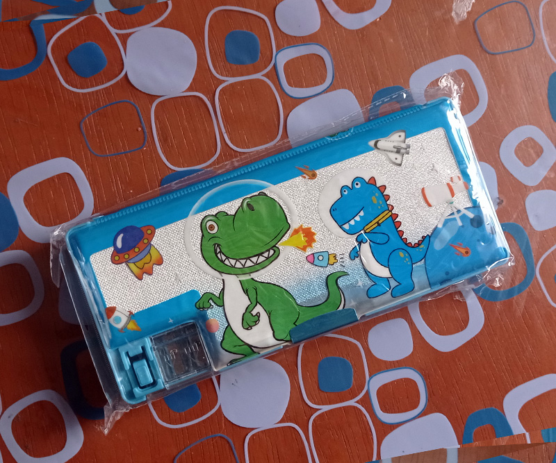 Cartuchera Imantada Doble con tajador Dino Astronauta